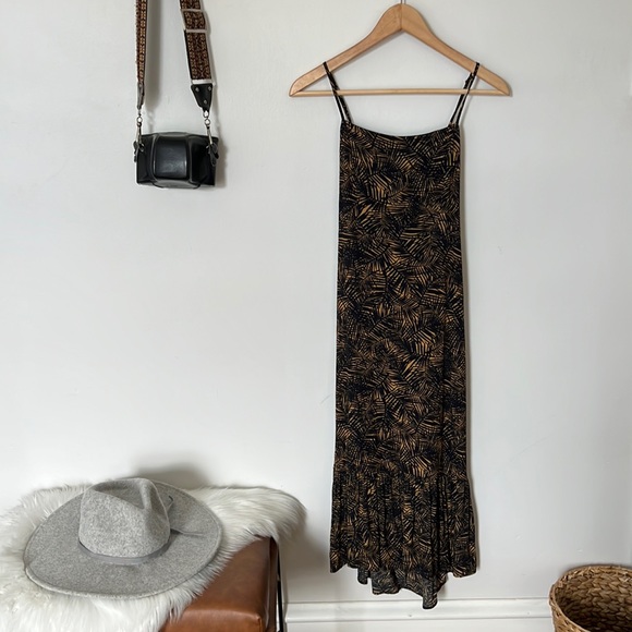 Gentle Fawn Dresses & Skirts - • Midi Dress •